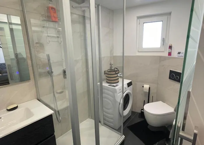 Leo * سيفيلد ان تيرول